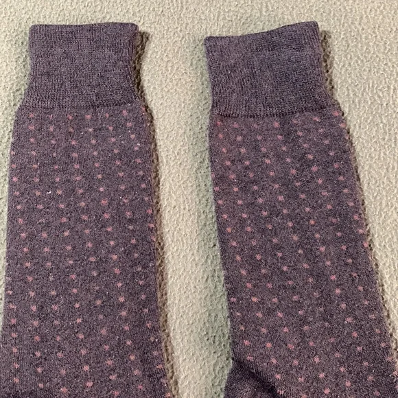 Lot of 5 Men’s dress socks.  2 brown 1 black Dockers, 1gray Gold Toe, 1 black - Picture 15 of 16